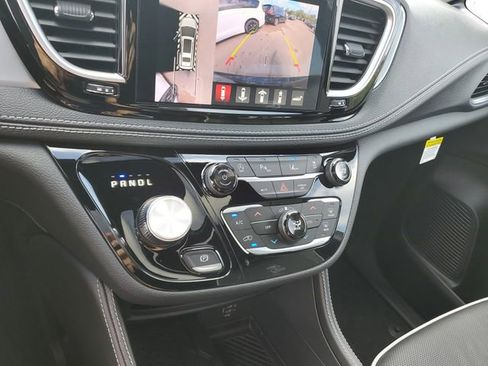 New 2026 Chrysler Pacifica Limited w/ S Appearance Package image 16