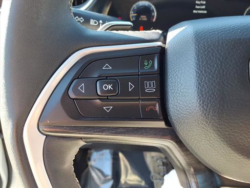 Used 2023 Jeep Grand Cherokee Limited image 16