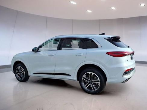 Used 2025 Audi Q5 Premium w/ Convenience Package image 3