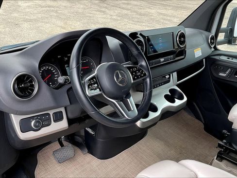 Used 2020 Mercedes-Benz Sprinter 3500 image 33