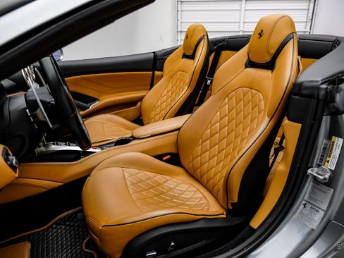 Used 2016 Ferrari California T image 42