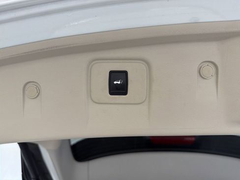 Used 2016 Nissan Murano SL w/ SL Technology Package FWD image 16