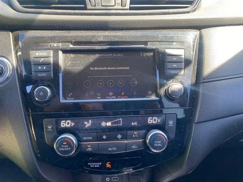Used 2018 Nissan Rogue SV AWD/4WD image 20
