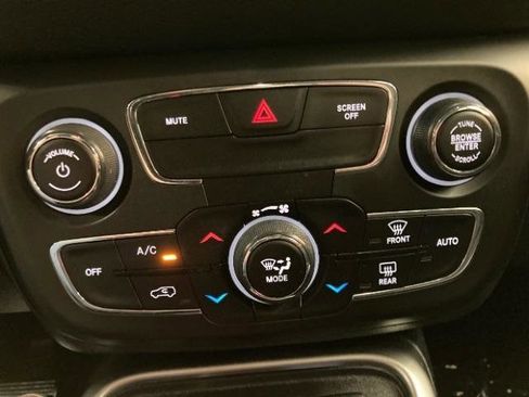 Used 2018 Jeep Compass Latitude w/ Popular Equipment Group FWD image 22