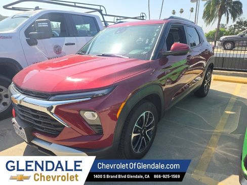 Used 2025 Chevrolet TrailBlazer LT FWD image 2
