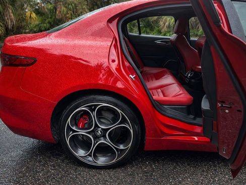 Used 2023 Alfa Romeo Giulia Veloce RWD image 10