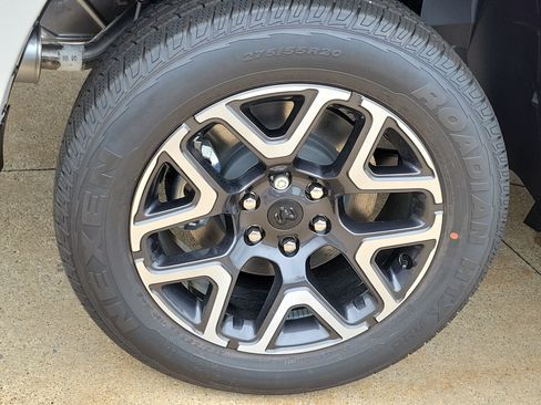 New 2026 RAM 1500 Laramie AWD/4WD image 5