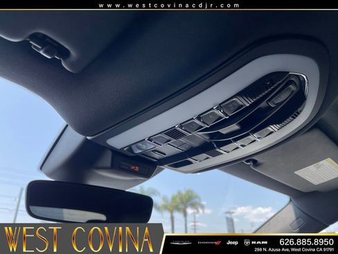 Used 2023 Porsche Macan AWD/4WD image 19