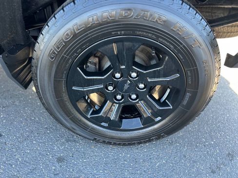 Used 2018 Chevrolet Silverado 1500 LT w/ Midnight Edition AWD/4WD image 7