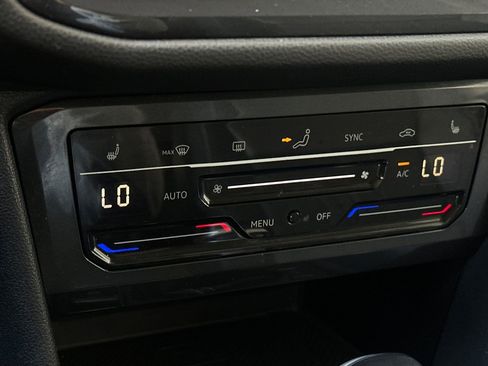 Used 2023 Volkswagen Tiguan SE image 22