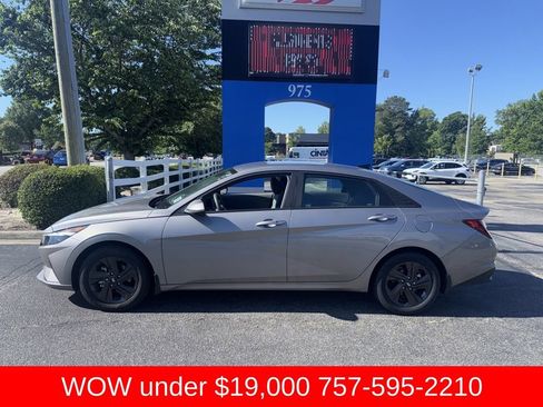 Used 2023 Hyundai Elantra SEL FWD image 3