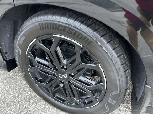 New 2026 INFINITI QX80 4WD image 11