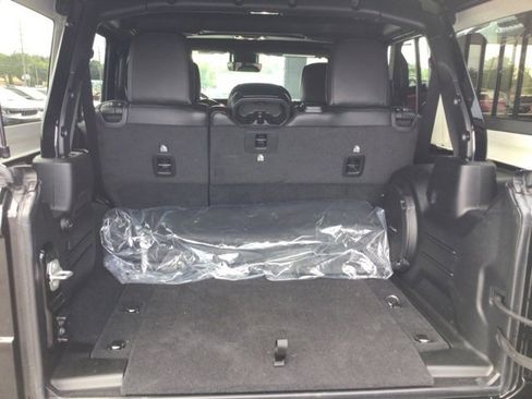 Used 2023 Jeep Wrangler Unlimited Rubicon w/ Xtreme 35 Tire Package image 11