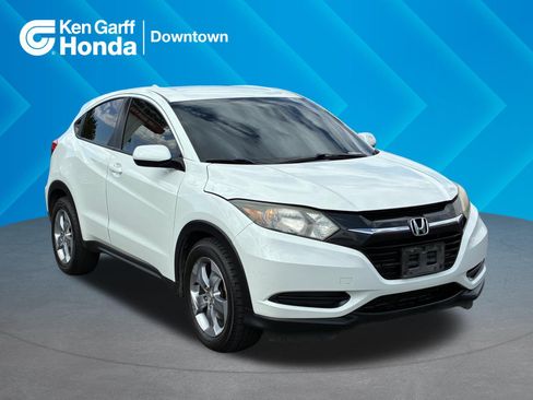 Used 2018 Honda HR-V LX image 1