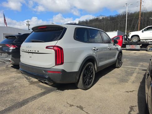 Used 2022 Kia Telluride EX w/ EX Premium Package image 4