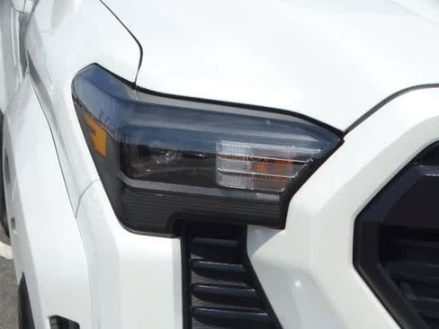 Used 2025 Toyota Tacoma TRD Sport AWD/4WD image 5