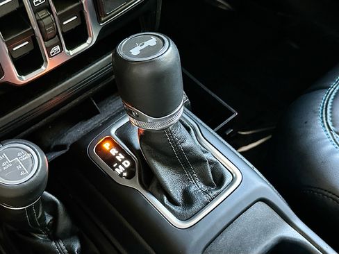 Used 2024 Jeep Wrangler High Altitude image 17