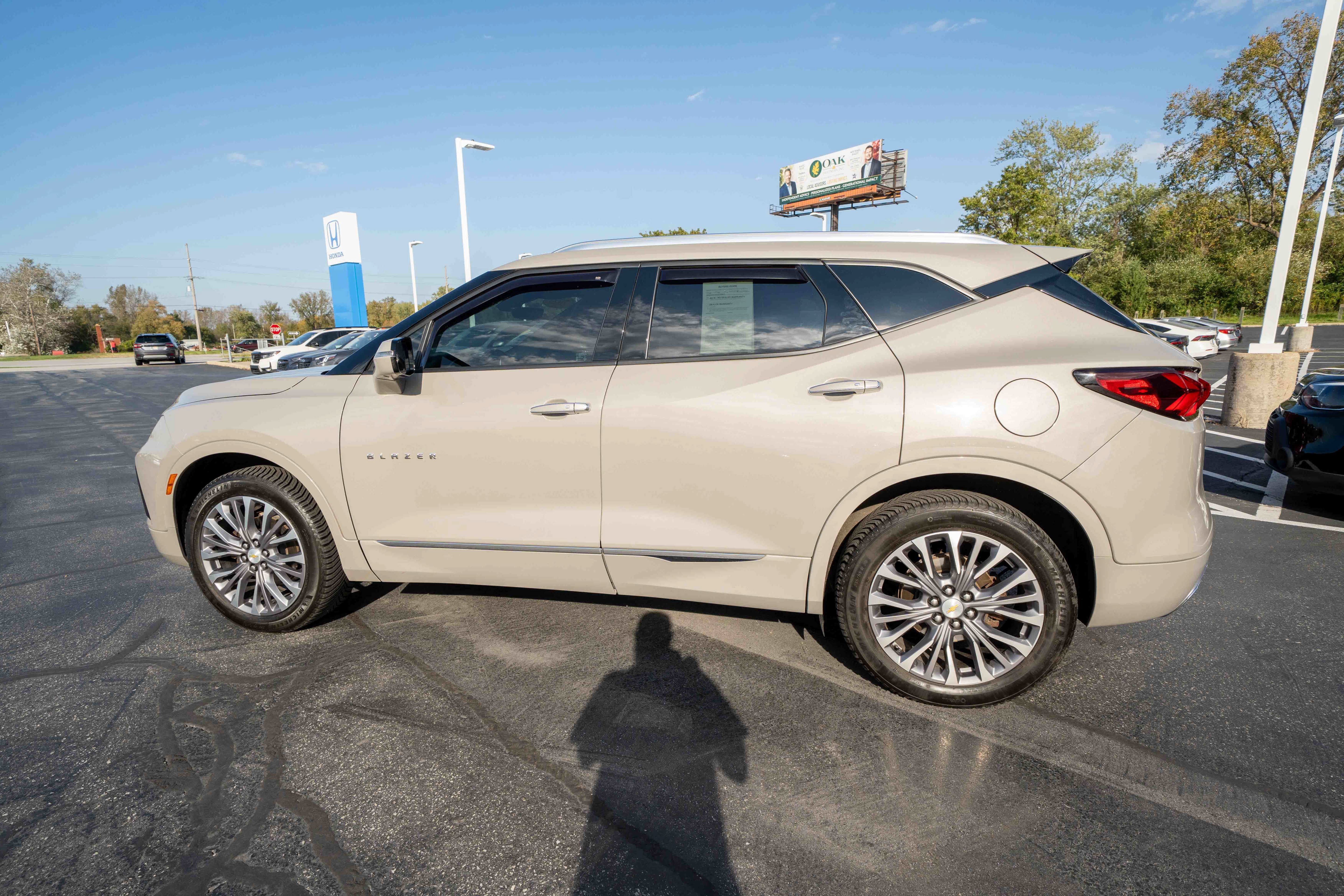 Used 2021 Chevrolet Blazer Premier w/ Driver Confidence II Package FWD image 4