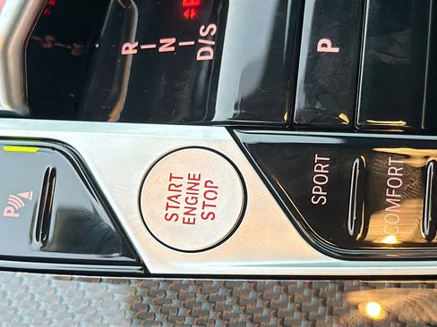 New 2026 BMW X7 M60i w/ Climate Comfort Package image 38