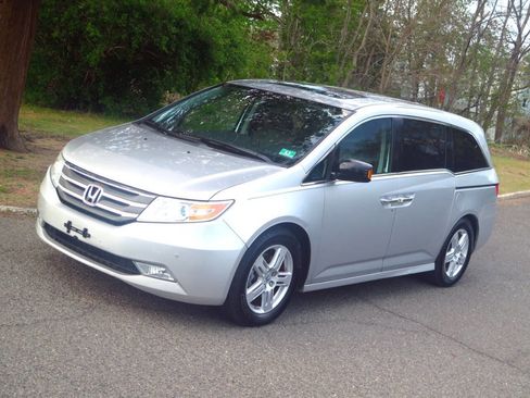 Used 2012 Honda Odyssey Touring Elite image 16