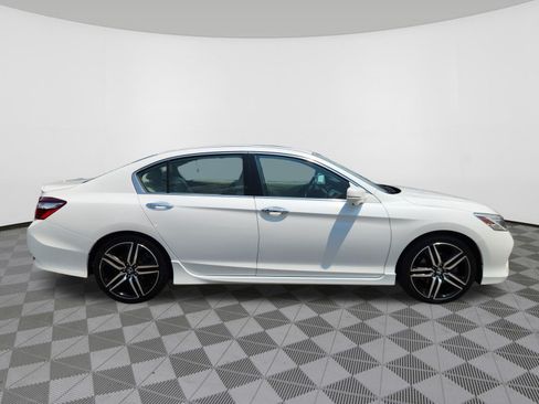 Used 2017 Honda Accord Touring image 6