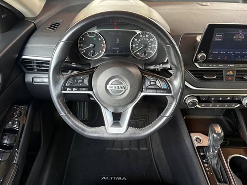 Used 2021 Nissan Altima 2.5 SV w/ SV Premium Package FWD image 18