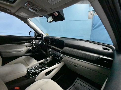 Used 2023 Kia Telluride EX w/ EX Captain's Chair Package image 27