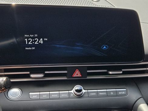 Certified 2024 Hyundai Elantra SEL FWD image 18