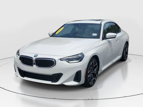 Used 2025 BMW 230i Coupe w/ M Sport Package RWD image 3