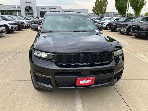 Used 2025 Jeep Grand Cherokee L Limited w/ Black Appearance Package AWD/4WD image 2