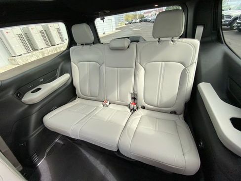 New 2026 Jeep Grand Wagoneer 4WD w/ Premium Group I image 13