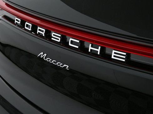 Certified 2025 Porsche Macan image 36