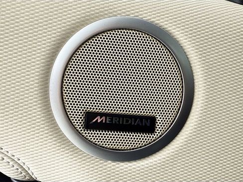 Used 2024 Land Rover Discovery Dynamic SE image 21