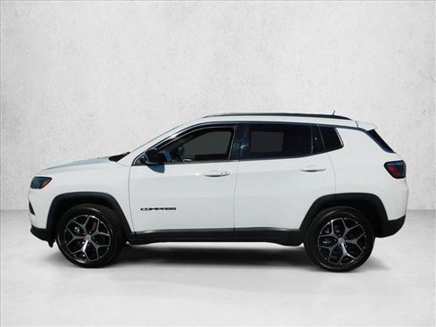 Used 2024 Jeep Compass Latitude w/ Altitude Special Edition AWD/4WD image 15