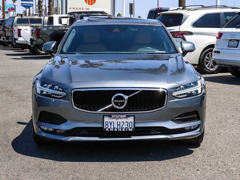 Used 2018 Volvo S90 T5 Momentum w/ Convenience Package FWD image 2