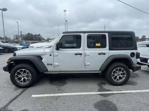 Used 2024 Jeep Wrangler Sport S image 6
