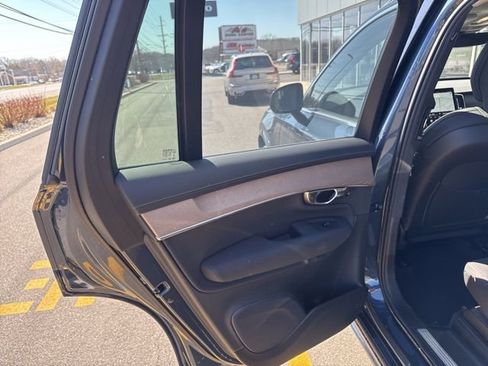 Used 2025 Volvo XC90 B6 Plus image 16
