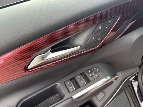 Used 2025 Chevrolet Traverse RS image 12