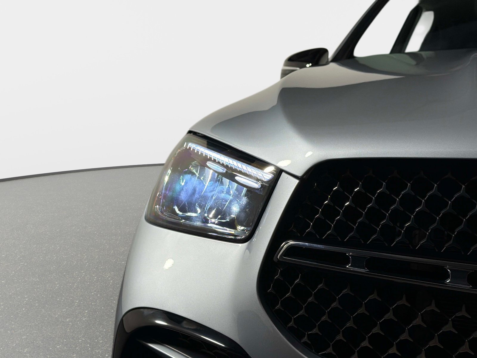 Used 2026 Mercedes-Benz GLE 450 4MATIC w/ Driver Assistance Package image 9