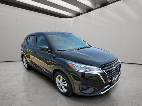 Used 2025 Nissan Kicks Play S w/ Interior Electronics Package FWD image 8