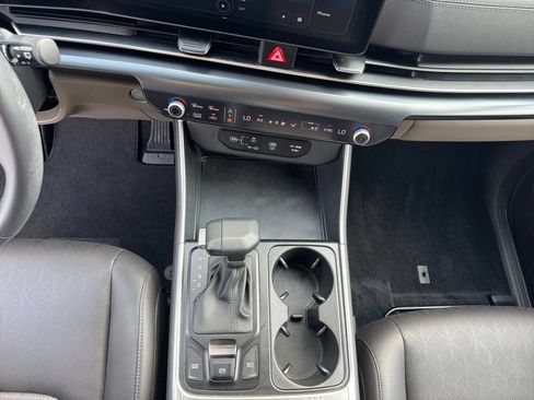 Used 2025 Kia Carnival FWD image 10