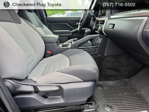 Used 2025 Toyota Tacoma TRD Sport AWD/4WD image 40