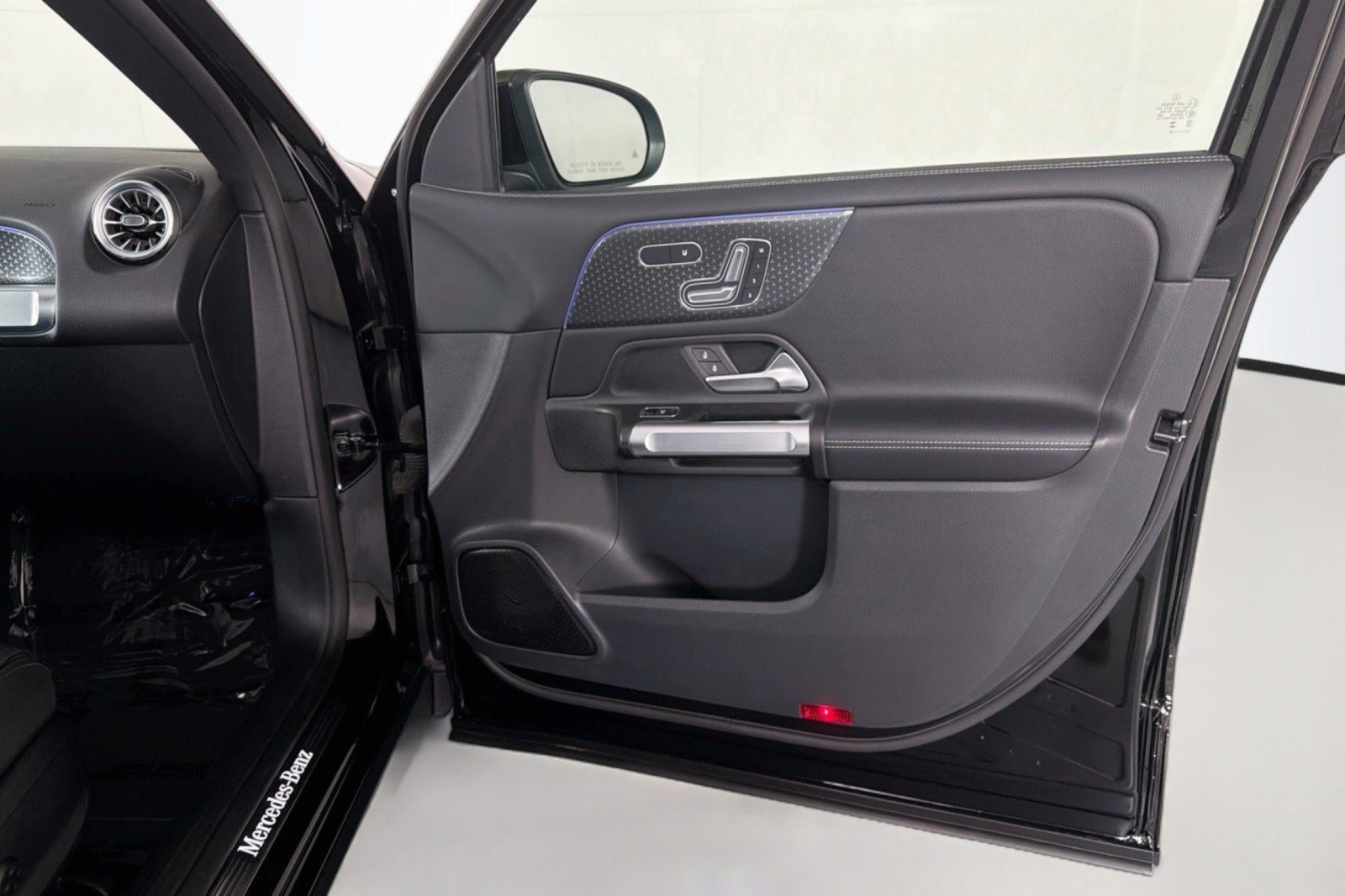 Used 2024 Mercedes-Benz GLB 250 4MATIC image 26