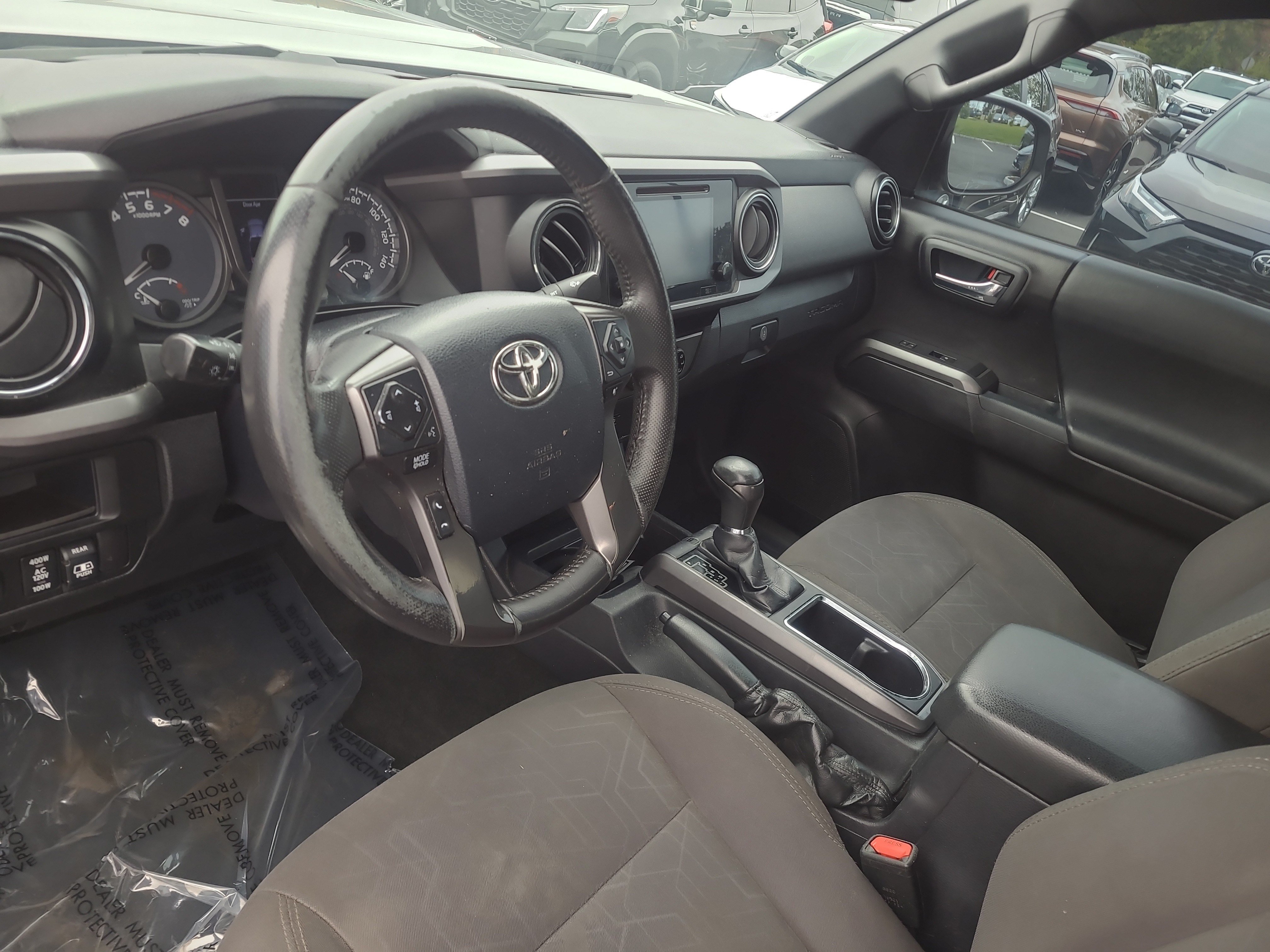 Used 2017 Toyota Tacoma TRD Sport w/ Exterior Package AWD/4WD image 15