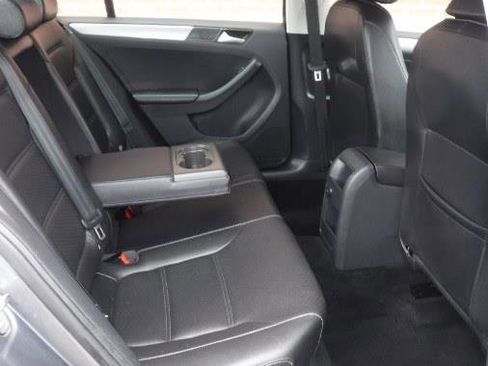 Used 2018 Volkswagen Jetta Wolfsburg Edition image 15