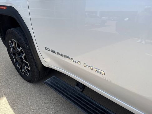 Used 2025 GMC Sierra 2500 Denali w/ Denali Reserve Package AWD/4WD image 14