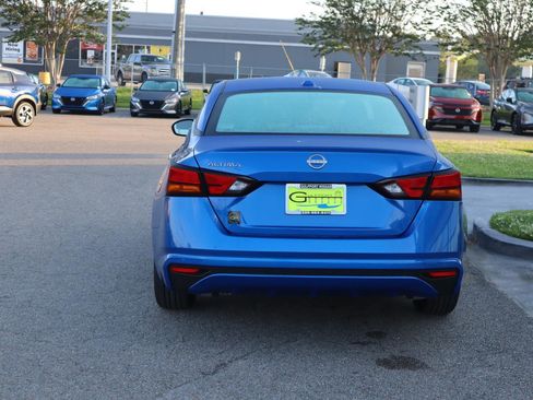 New 2025 Nissan Altima 2.5 SV image 6