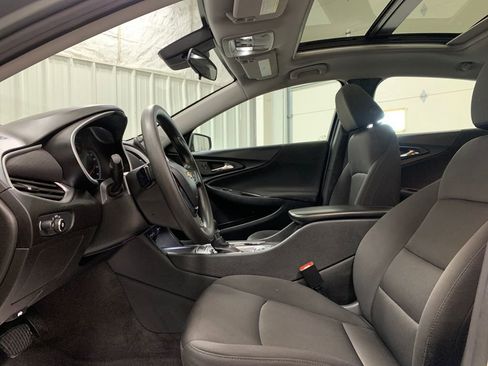 Used 2024 Chevrolet Malibu LT image 4