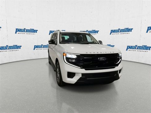 New 2025 Ford Expedition Active image 3