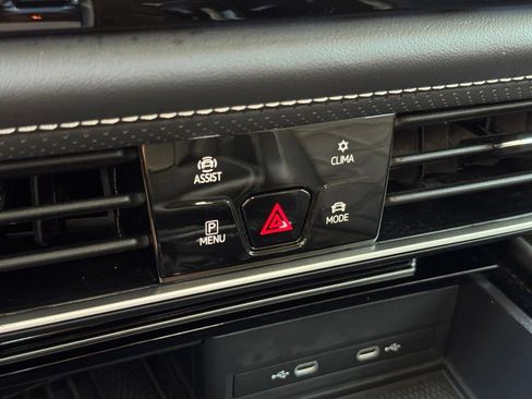 Used 2025 Volkswagen Atlas SE FWD image 39